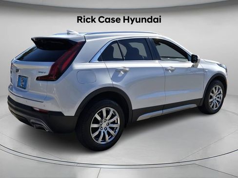 Used 2022 Cadillac XT4 Premium Luxury w/ Enhanced Visibility Package FWD image 6
