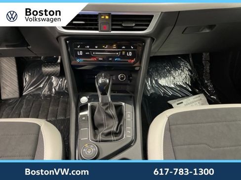 New 2025 Volkswagen Taos SE image 22