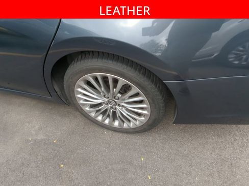 Used 2019 Toyota Avalon Limited w/ Advanced Safety Package FWD image 5
