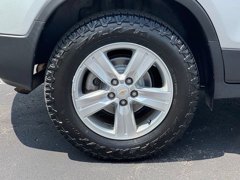 Used 2018 Chevrolet Trax LS AWD/4WD image 35