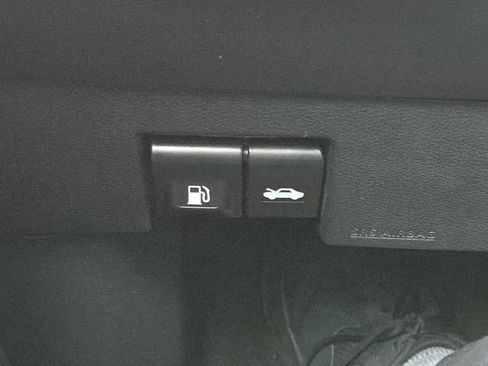 Used 2020 Nissan Kicks SR FWD image 7