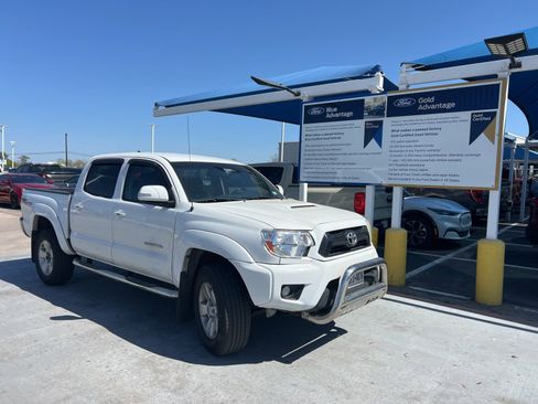 Used 2015 Toyota Tacoma PreRunner w/ TRD Sport Package image 2