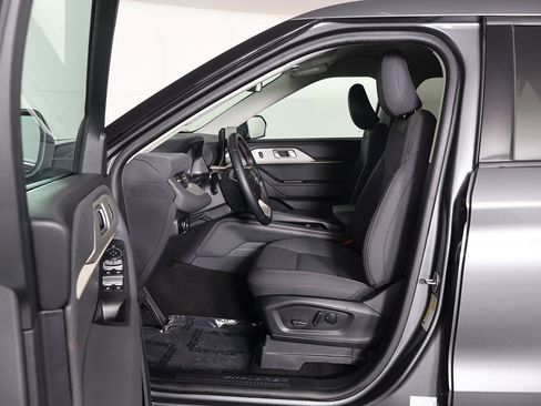 Used 2025 Ford Explorer Active image 29