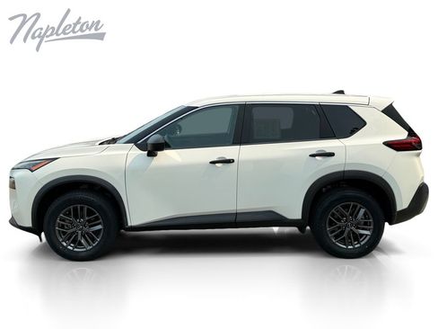 Used 2023 Nissan Rogue S AWD/4WD image 2