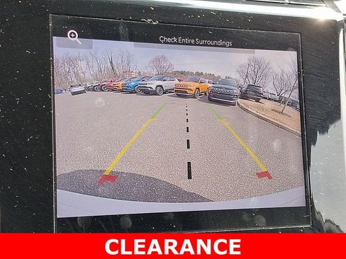 Used 2023 Jeep Grand Cherokee Laredo AWD/4WD image 18