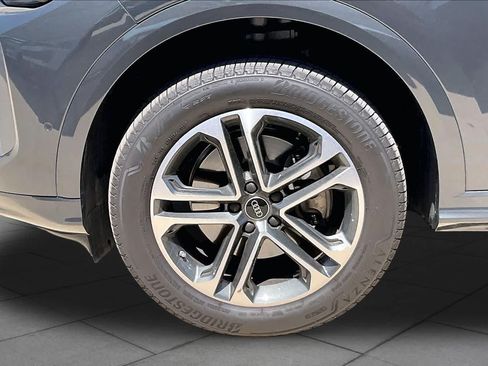 Used 2025 Audi Q5 Premium AWD/4WD image 11