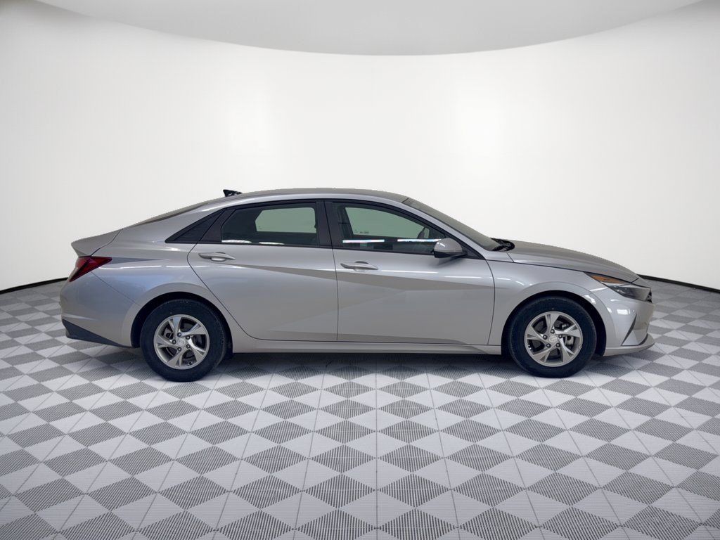 Used 2021 Hyundai Elantra SE FWD image 6