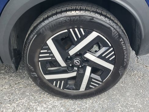 Certified 2025 Nissan Kicks SV image 8