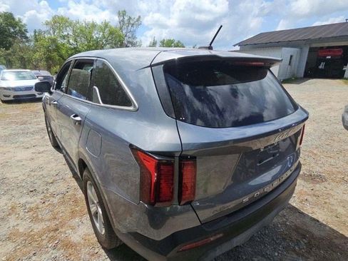 Used 2022 Kia Sorento LX FWD image 2
