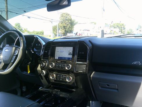 Used 2020 Ford F150 XLT w/ Equipment Group 302A Luxury AWD/4WD image 22