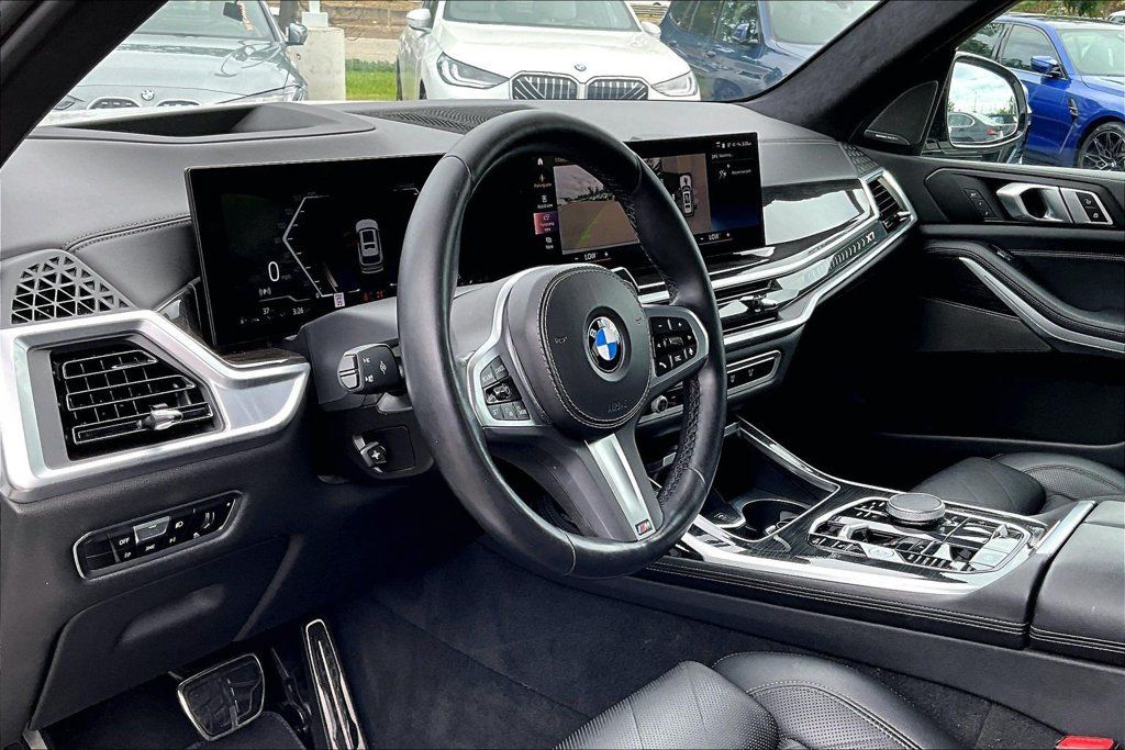 Used 2023 BMW X7 xDrive40i w/ M Sport Package AWD/4WD image 15