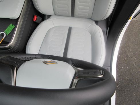 Used 2023 Rivian R1S Launch Edition image 11