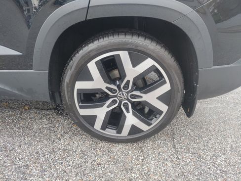 Certified 2022 Volkswagen Taos SEL w/ Panoramic Sunroof Package image 20