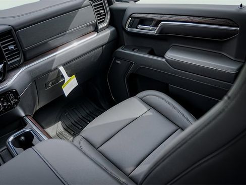New 2026 GMC Sierra 1500 SLT image 24