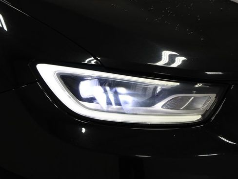 Used 2023 Chrysler Pacifica Touring-L FWD image 12