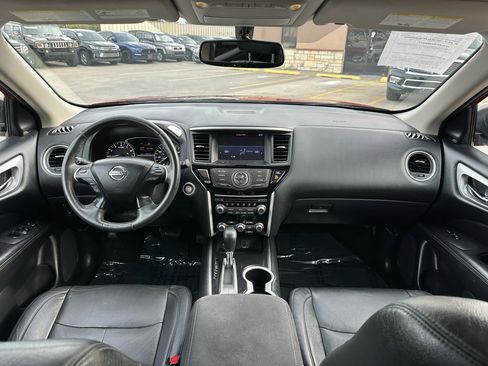 Used 2019 Nissan Pathfinder SV image 25
