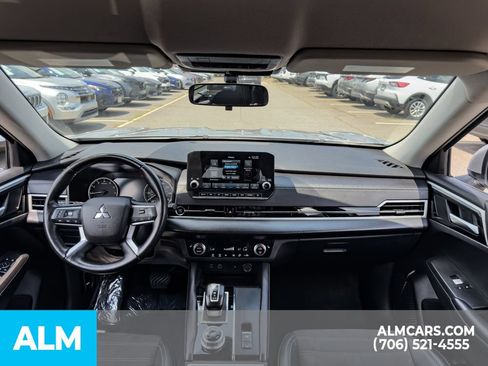 Used 2024 Mitsubishi Outlander SE FWD image 12