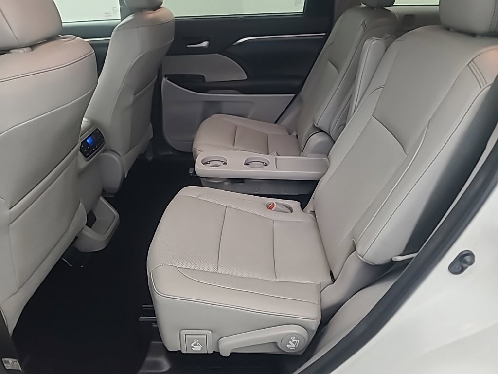 Used 2018 Toyota Highlander Limited Platinum AWD/4WD image 21