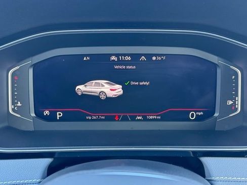 Certified 2025 Volkswagen Jetta SEL image 36