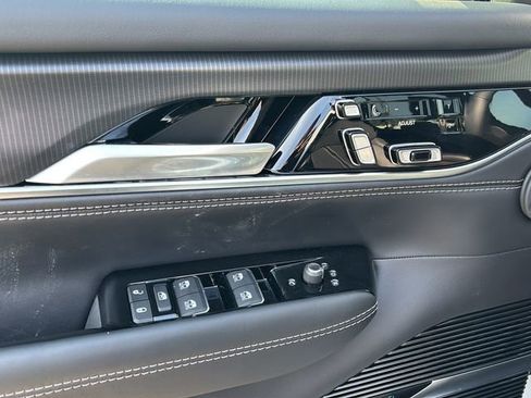 New 2026 Jeep Grand Wagoneer Summit image 19