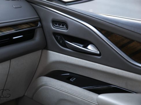 Used 2021 Cadillac Escalade ESV Premium Luxury Platinum image 34