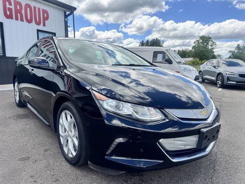 Used 2018 Chevrolet Volt Premier w/ Driver Confidence Package FWD image 4