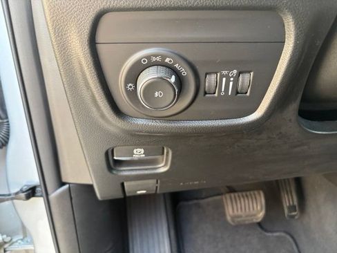 Used 2023 Jeep Grand Cherokee Limited w/ Luxury Tech Group II AWD/4WD image 17