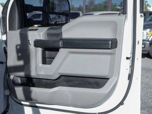 Used 2017 Ford F550 XL image 36