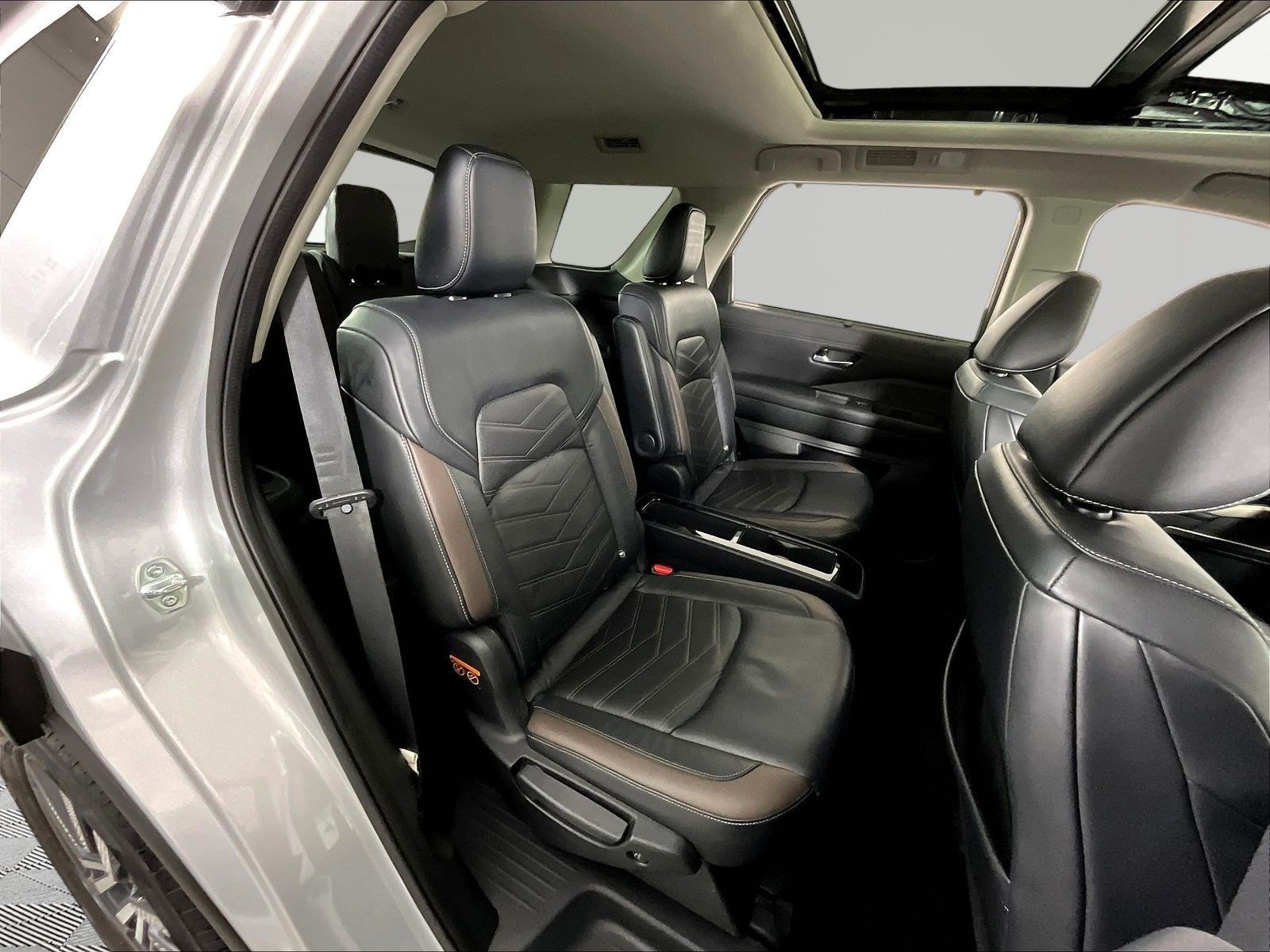 Certified 2022 Nissan Pathfinder Platinum w/ Cargo Package AWD/4WD image 24