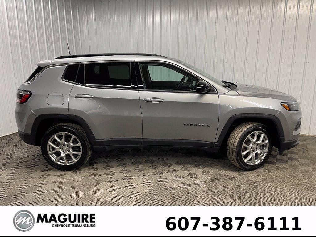 Used 2022 Jeep Compass 4WD image 2