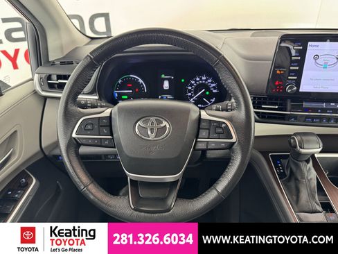 Certified 2024 Toyota Sienna XLE FWD image 31