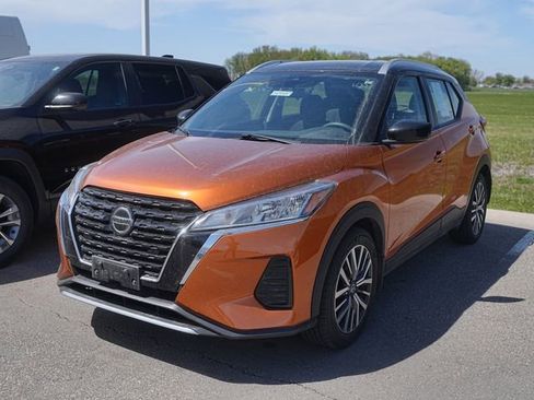 Used 2021 Nissan Kicks SV FWD image 1
