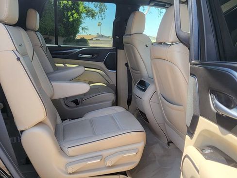Used 2021 Cadillac Escalade Premium Luxury AWD/4WD image 22
