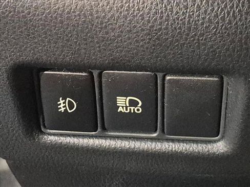 Used 2018 Toyota C-HR XLE FWD image 13