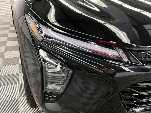 Used 2025 Chevrolet Trax ACTIV w/ Sunroof Package FWD image 34