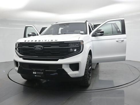 New 2025 Ford Expedition Platinum w/ Stealth Performance Package image 29