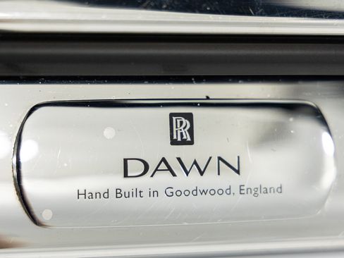Used 2017 Rolls-Royce Dawn RWD image 20