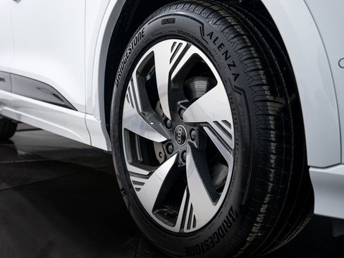 Certified 2025 Audi Q6 e-tron Premium Plus image 22