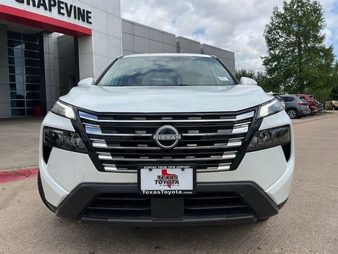 Used 2025 Nissan Rogue SV FWD image 3