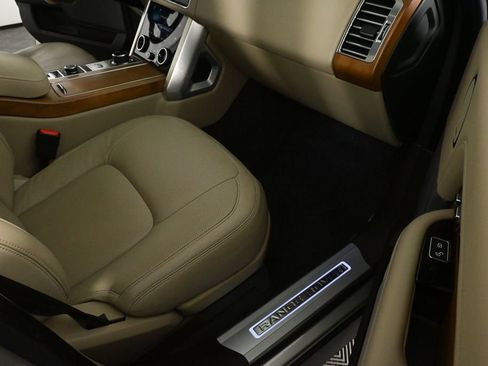Used 2020 Land Rover Range Rover HSE image 22