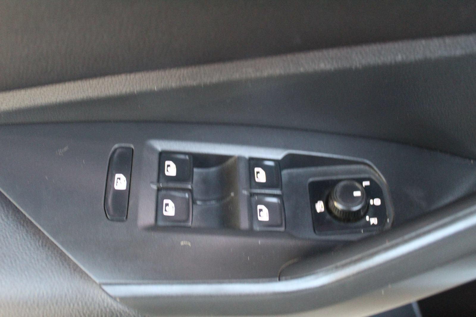 Used 2019 Volkswagen Jetta SEL Premium FWD image 28