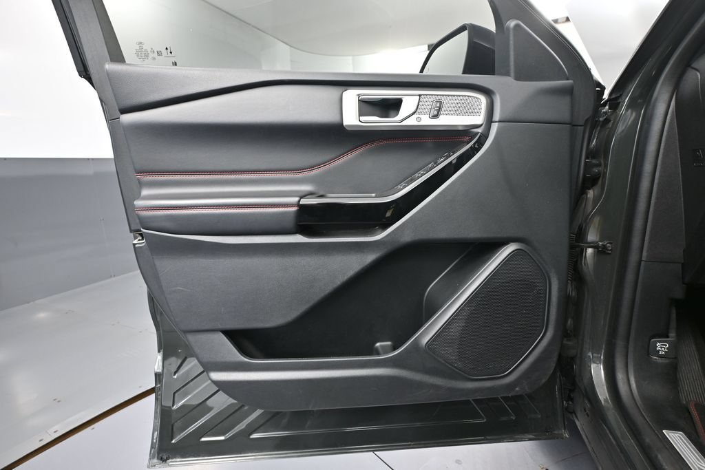 Used 2023 Ford Explorer ST-Line AWD/4WD image 14