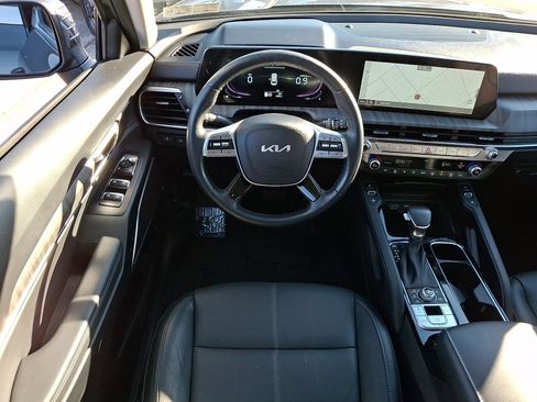 Used 2024 Kia Telluride EX w/ EX Captain's Chair Package image 12