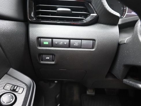 Used 2024 Nissan Sentra SV FWD image 17