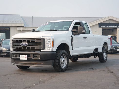 Used 2023 Ford F250 XL w/ FX4 Off-Road Package AWD/4WD image 7