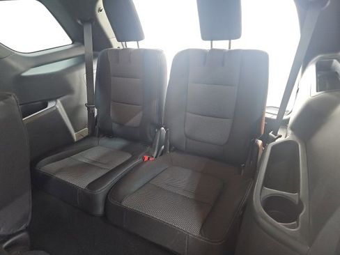 Used 2018 Ford Explorer XLT image 10