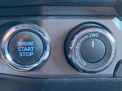 Used 2022 Toyota Tacoma TRD Off-Road image 19