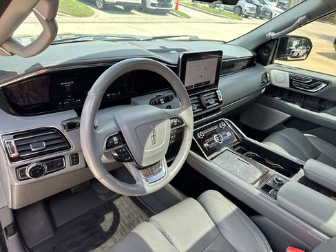 Certified 2020 Lincoln Navigator Reserve w/ Luxury Package RWD image 20