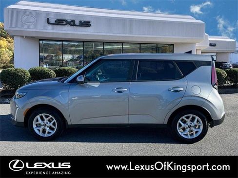 Used 2025 Kia Soul LX w/ LX Technology Package image 2