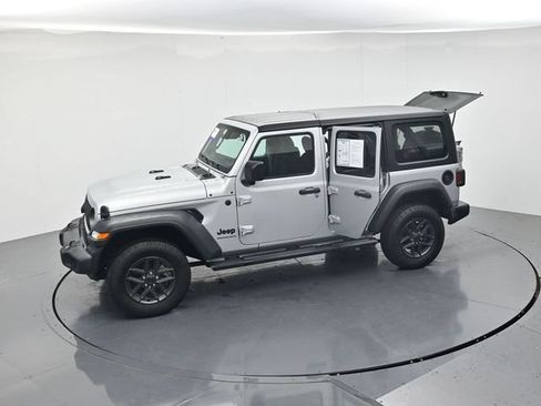 Used 2024 Jeep Wrangler Unlimited Rubicon AWD/4WD image 52